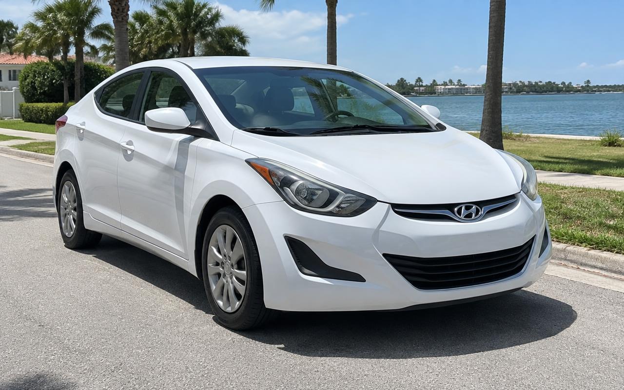 White Hyundai Elantra