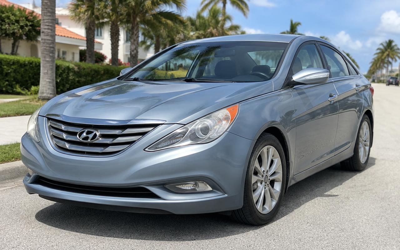 Silver/Blue Hyundai Sonata